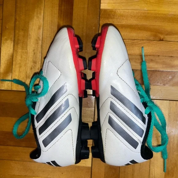 Youth Soccer Cleats with Teal Laces - Picture 5 of 8